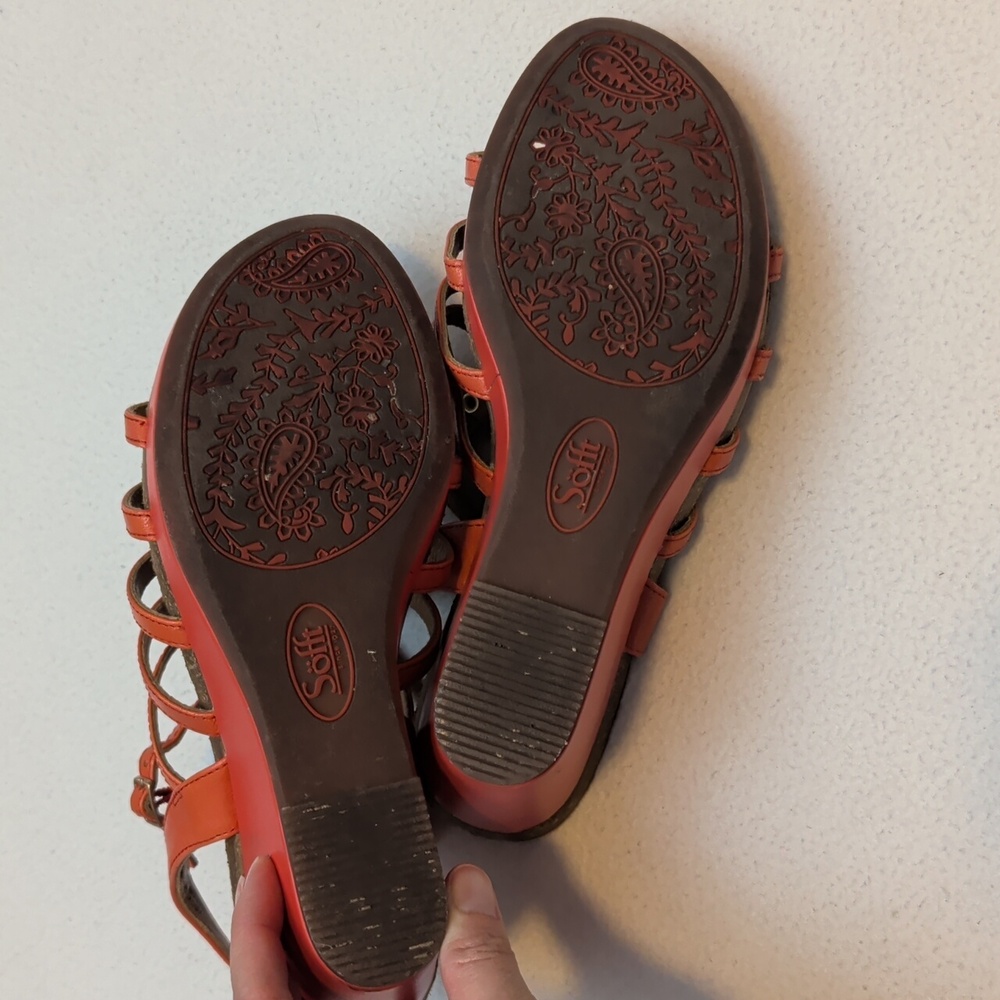 Sofft Strappy Coral Wedge Sandals w/ Gold Embellishments - Size 7.5 - Picture 5 of 6